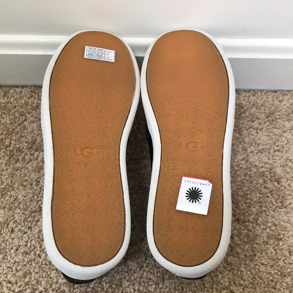 NWOB! UGG size 7 black leather perforated sneakers - Picture 6 of 8